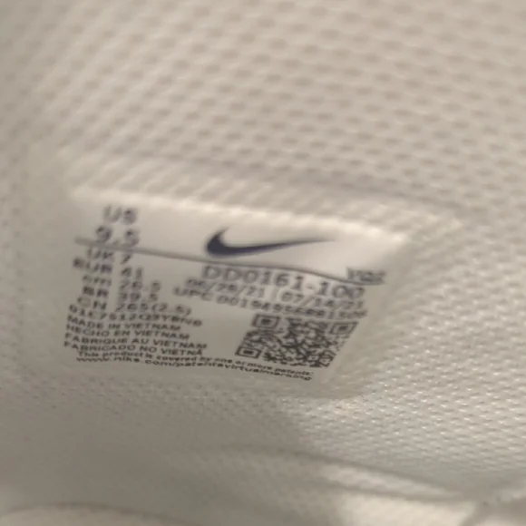 Nike Canvas High-Tops in White and Black - Picture 7 of 8